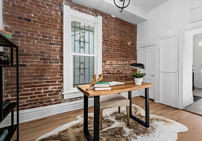 Building Photo - Victorian Gem next to Cheesman Park!