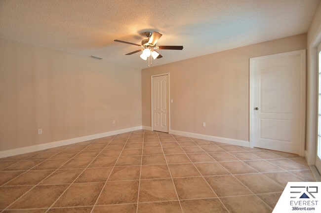 Building Photo - 11 Ripplewood Ln