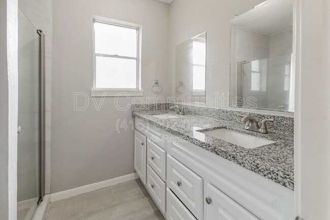 Building Photo - 2107 Lamar Dr