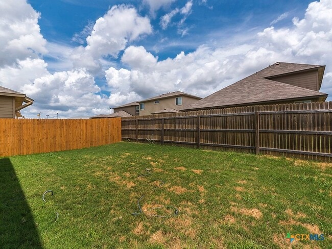 Building Photo - 113 Tallow Trl