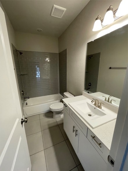 Building Photo - 4021 Angelina Dr