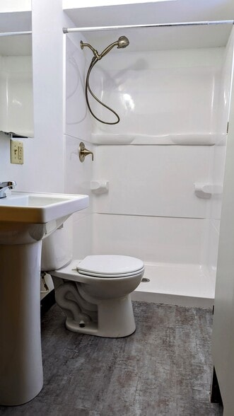 Bathroom - 1015 E Gorham St