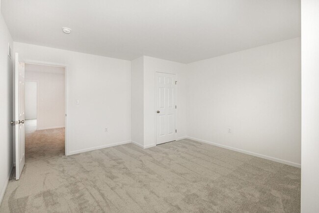 Building Photo - 7880 Briarwood Dr