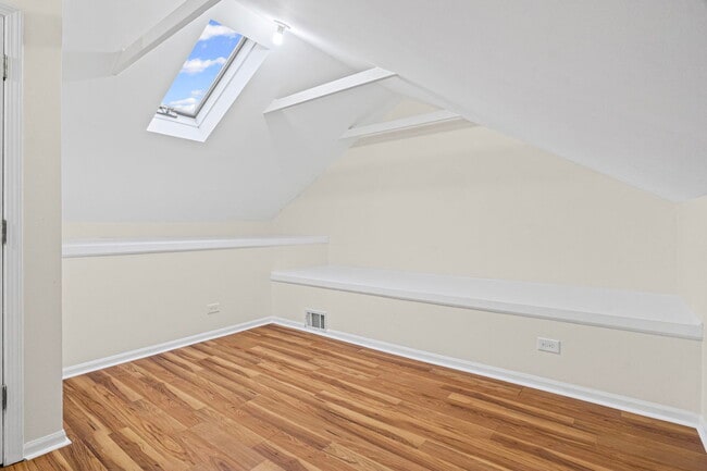 Building Photo - 1725 Pickwick Ln