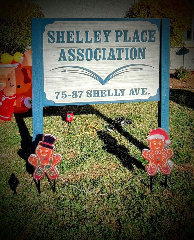 Building Photo - Beautiful Townhouse w/Laundry, Yard, Accepting Cats!