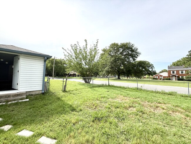 Building Photo - 1222 Hargrove St