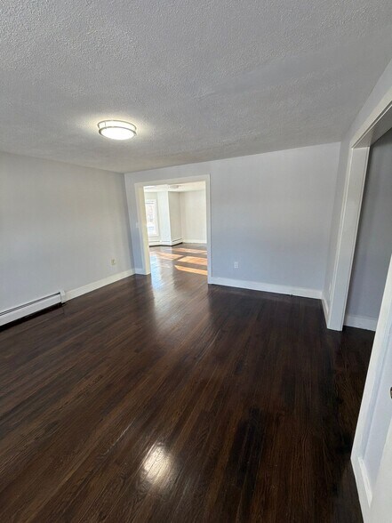 Building Photo - 610 Ives Row