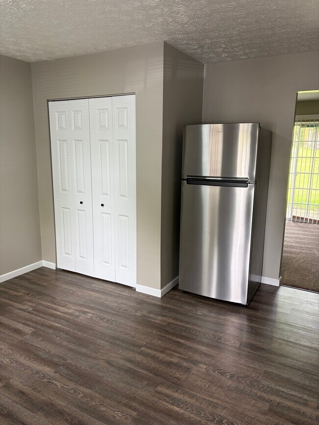 Building Photo - Green Acres - 4943-4959
