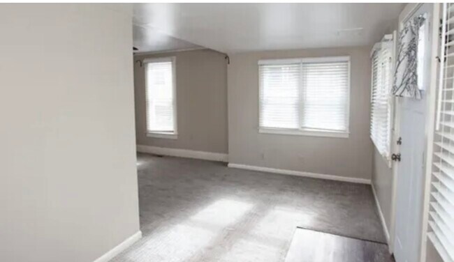 Building Photo - 208 Lincoln St