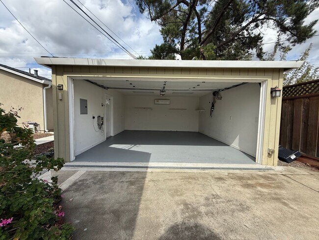 Building Photo - Beautiful Home With Stand-Alone ADU | Camb...