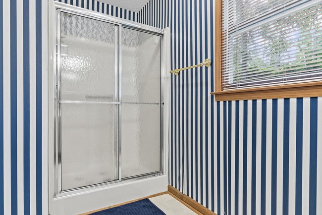 Building Photo - 723 Shorewood Cir