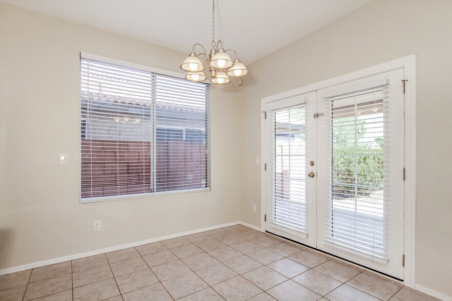 Building Photo - 3142 E Kristal Way