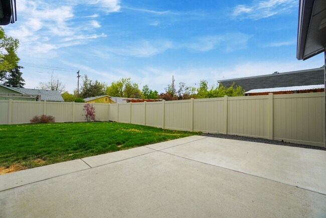 Building Photo - 2105 S Euclid Ln