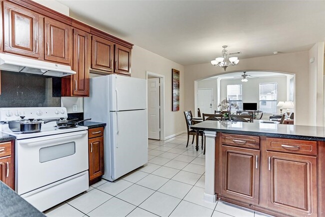 Building Photo - 2078 Laverne St