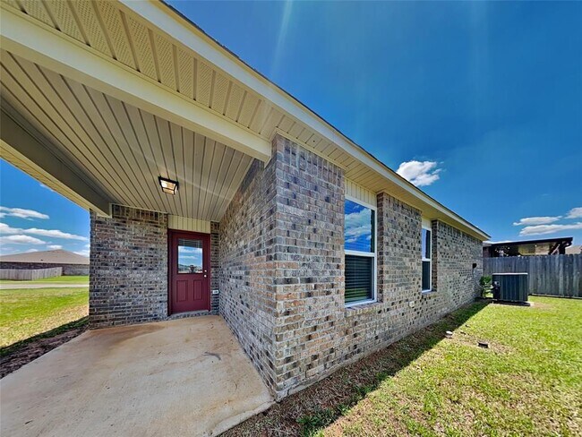 Building Photo - 333 Foxtrot Ter