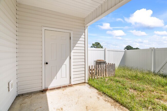 Building Photo - Justice Farm Townhome