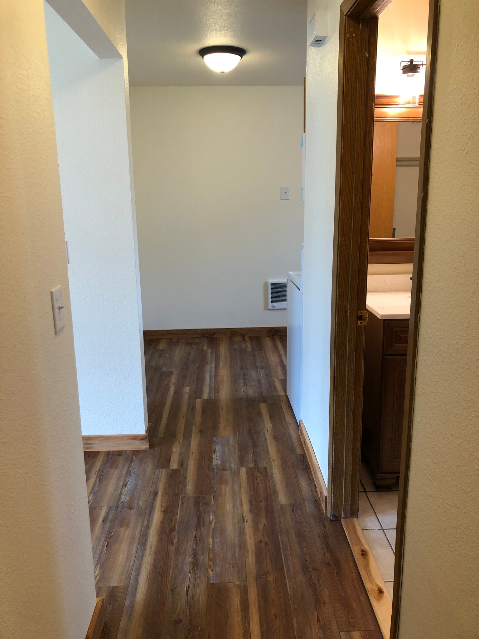 Building Photo - 605 Princeton Ave N