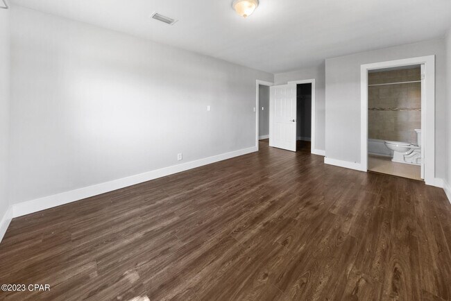 Building Photo - 3103 W 21st Ct
