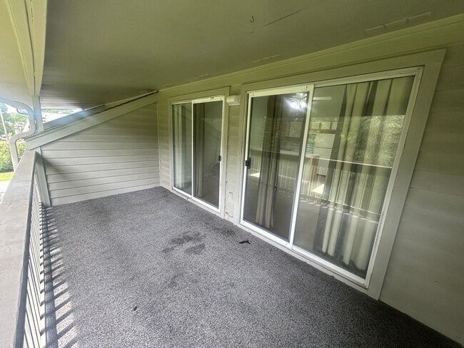 Building Photo - 924 Fairwood Lks Dr