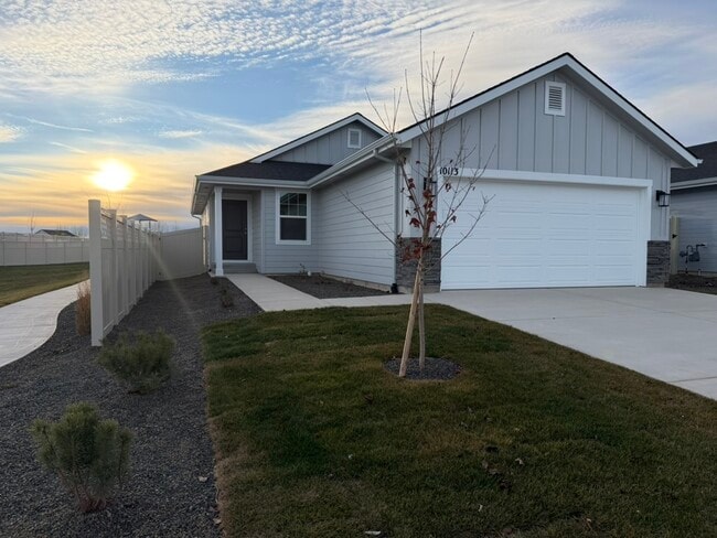 Primary Photo - 10113 Longtail Dr