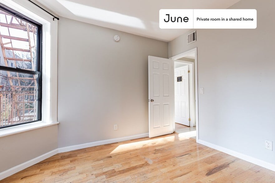 Building Photo - Room in Shared 4 bed/2 bath home