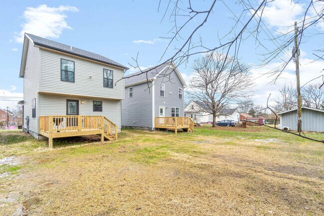 Building Photo - 865 Central Ave