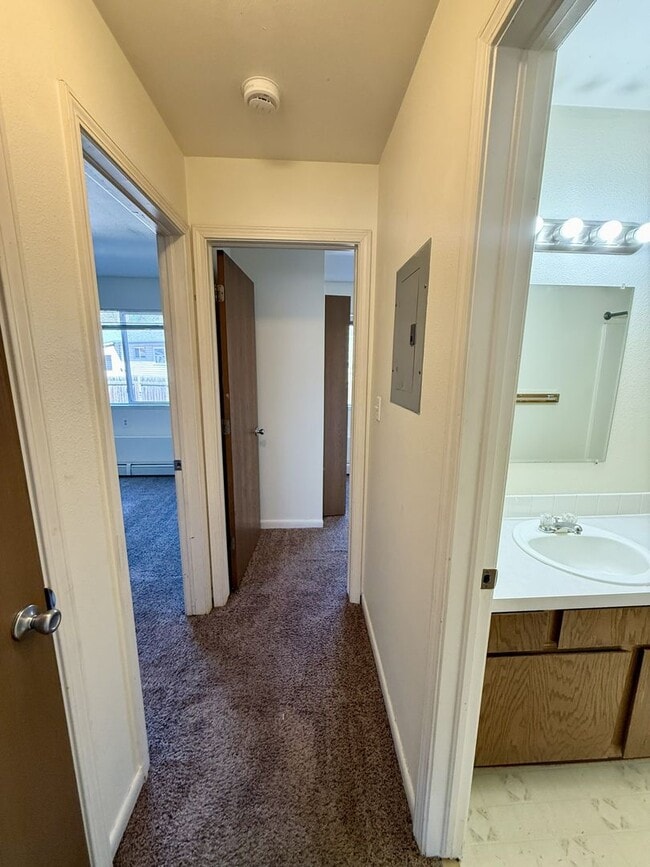 Building Photo - 511 Peterson Dr