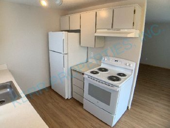 Building Photo - Charming 2-Bedroom Multiplex in Portland w...