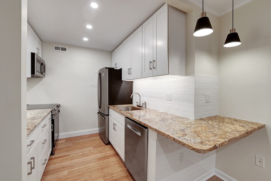 Building Photo - 2711 Ordway St NW