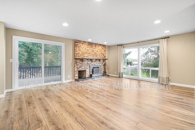 Building Photo - 1525 E Woodland Dr