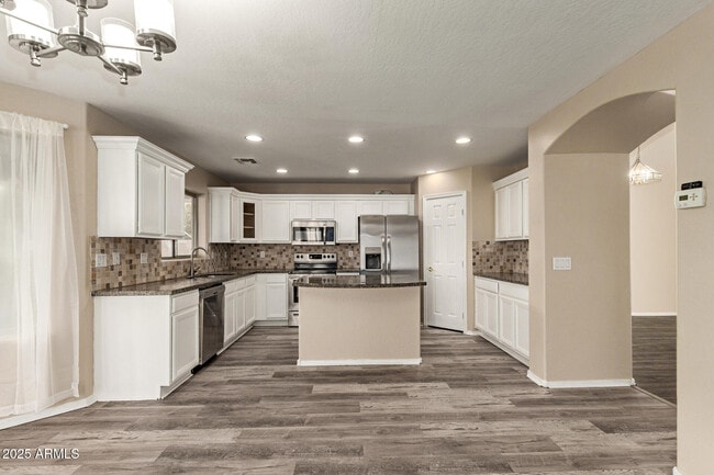 Building Photo - 3545 E Crescent Way