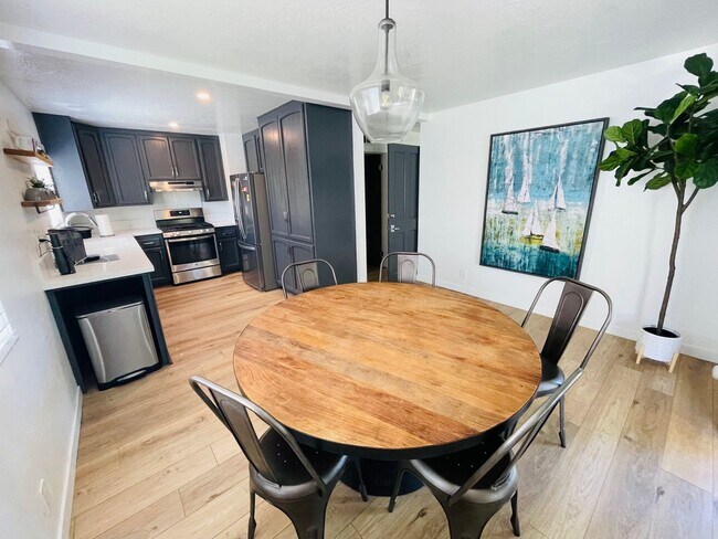 Building Photo - Gorgeous Furnished Canyon Home near beach/pier and downtown in Coastal San Clemente