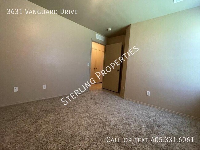 Building Photo - 3631 Vanguard Dr