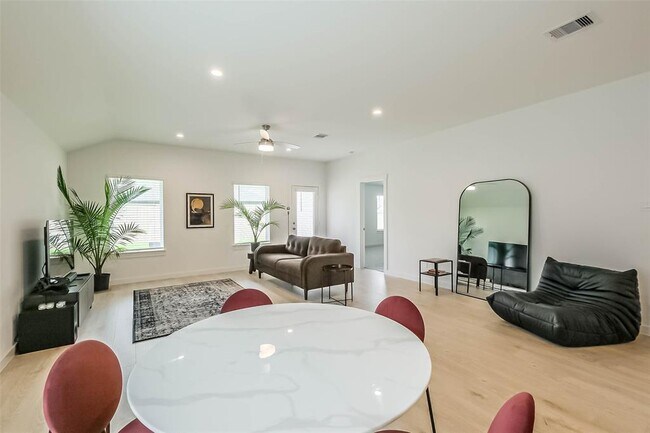 Building Photo - 30702 CASTLE COVE Dr