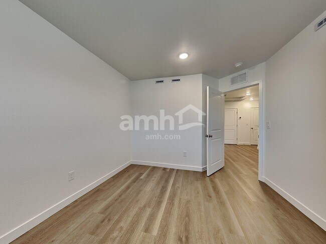 Building Photo - 9817 W Parkway Dr