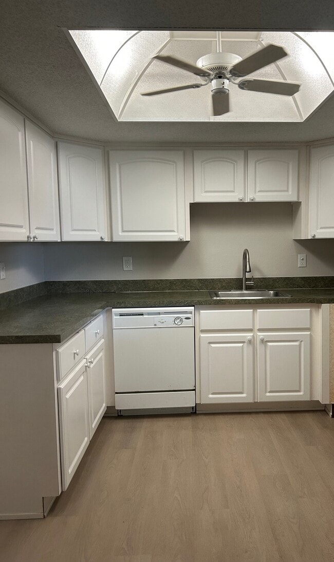 Building Photo - 559 Fairways Cir