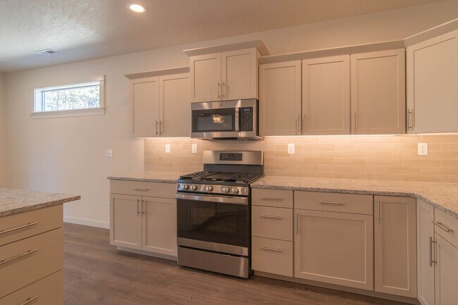 Building Photo - 3 Bed 2 Bath Home @ Pillar Rock Estates. H...