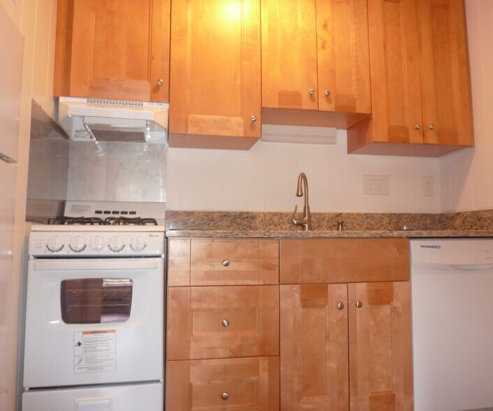 Building Photo - 412 4th St SE