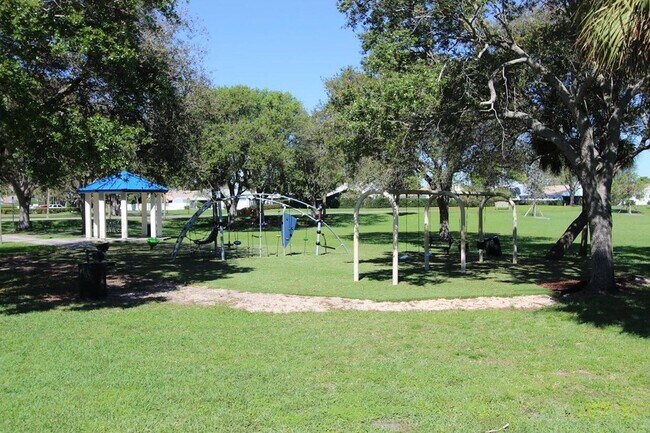 Building Photo - 22 Walcott Dr