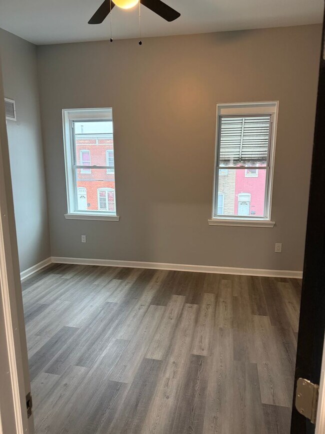 Building Photo - 3718 E Lombard St