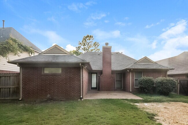 Building Photo - 1502 Appling Wood Cove S