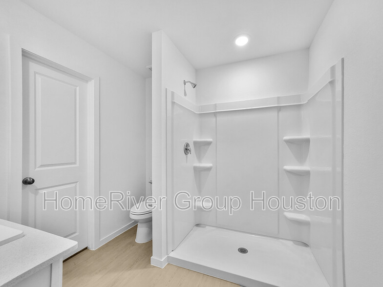 Building Photo - 209 Brandi Dr