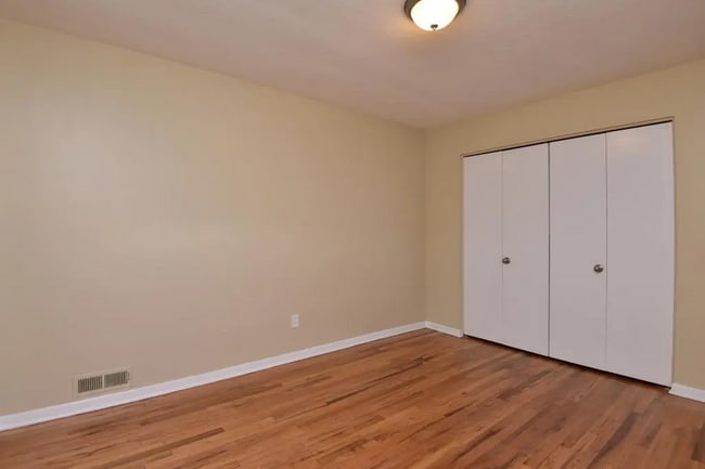 Building Photo - 10204 S Highland Ave