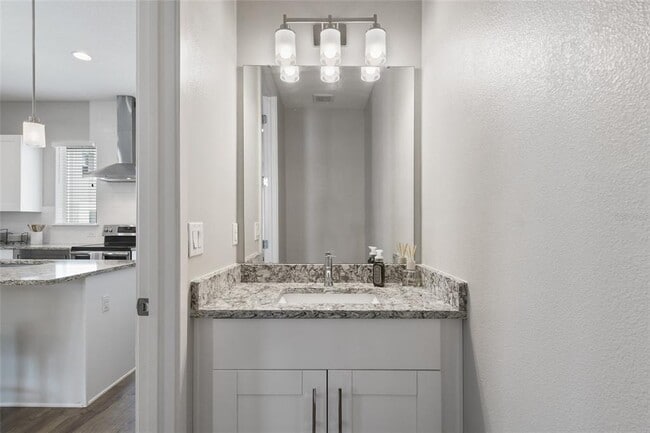 Building Photo - 113 W Grant St