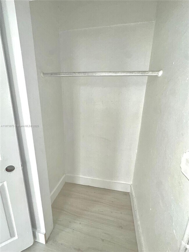 Building Photo - 967 SW 5th St