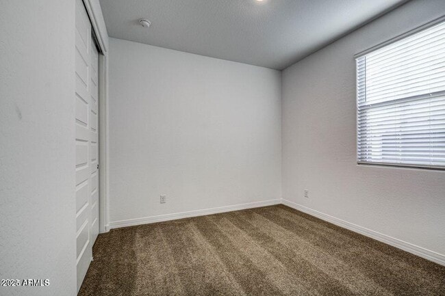 Building Photo - 9916 E Tillman Ave