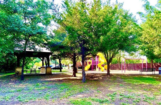 Building Photo - 2914 Whispering Pine Blvd