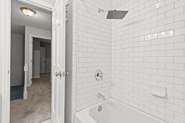 Building Photo - Raleigh 2bedroom 1.5 bathroom townhome- Available Now