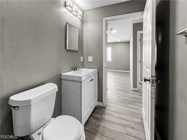 Building Photo - 121 Gordon Ave S