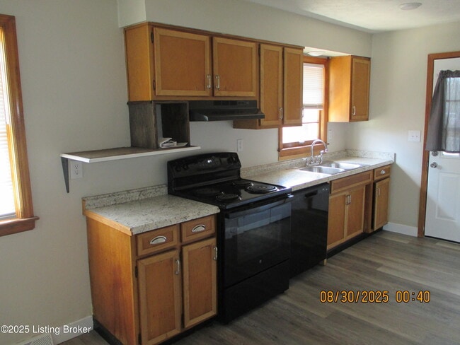 Building Photo - 4210 La Salle Ave